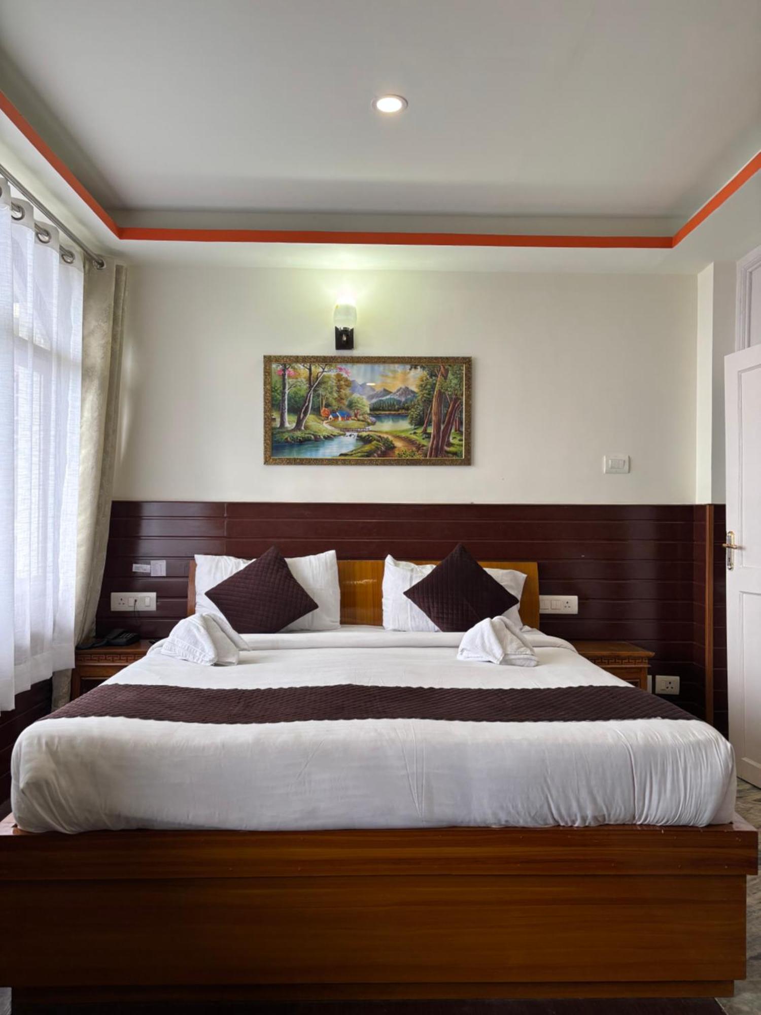 Hotel Kasturi Palace & Restaurant Darjeeling Darjeeling  Exterior photo