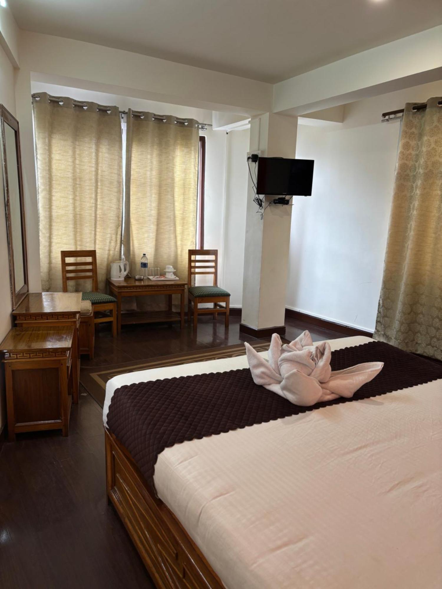 Hotel Kasturi Palace & Restaurant Darjeeling Darjeeling  Exterior photo