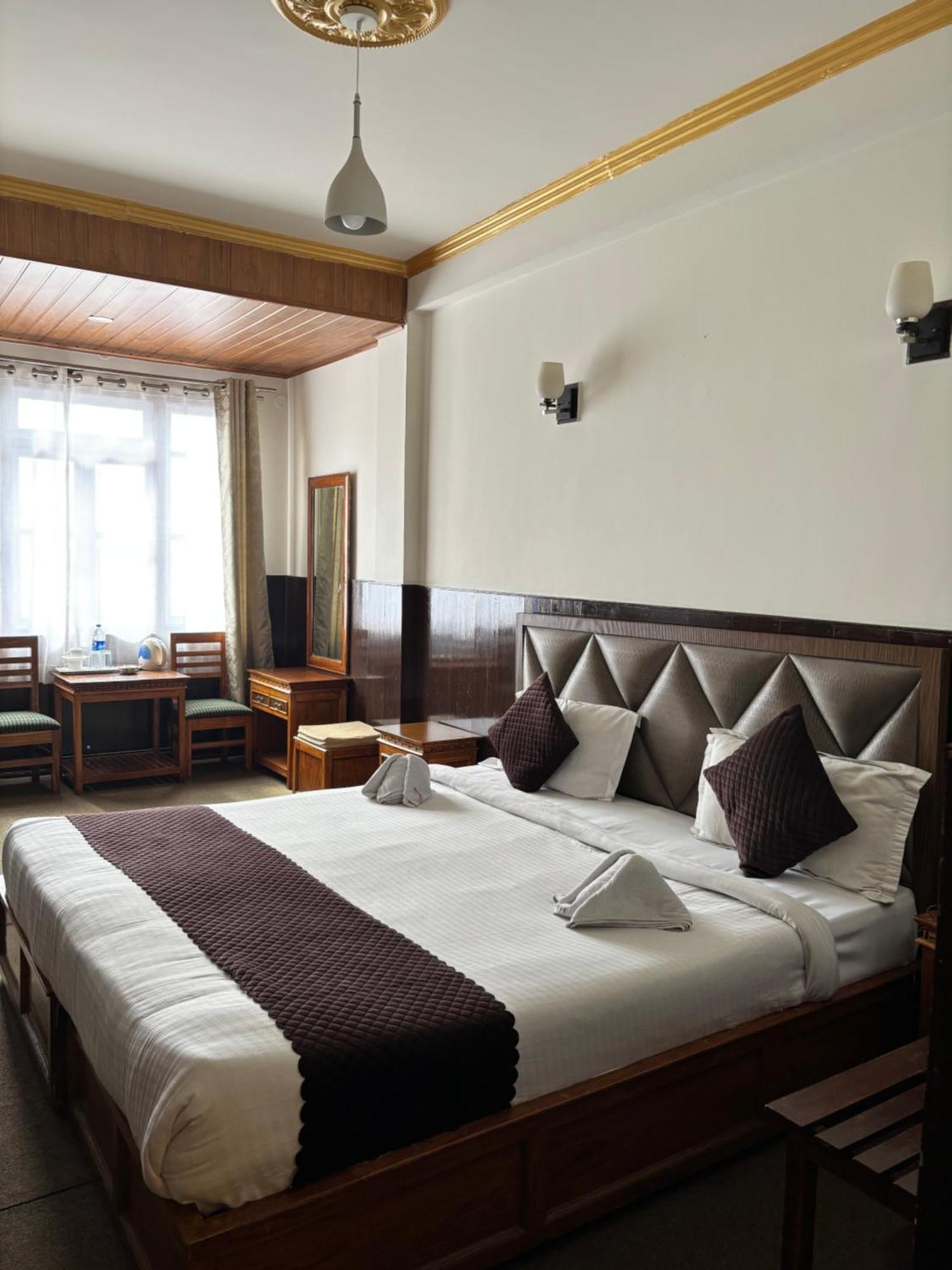 Hotel Kasturi Palace & Restaurant Darjeeling Darjeeling  Exterior photo