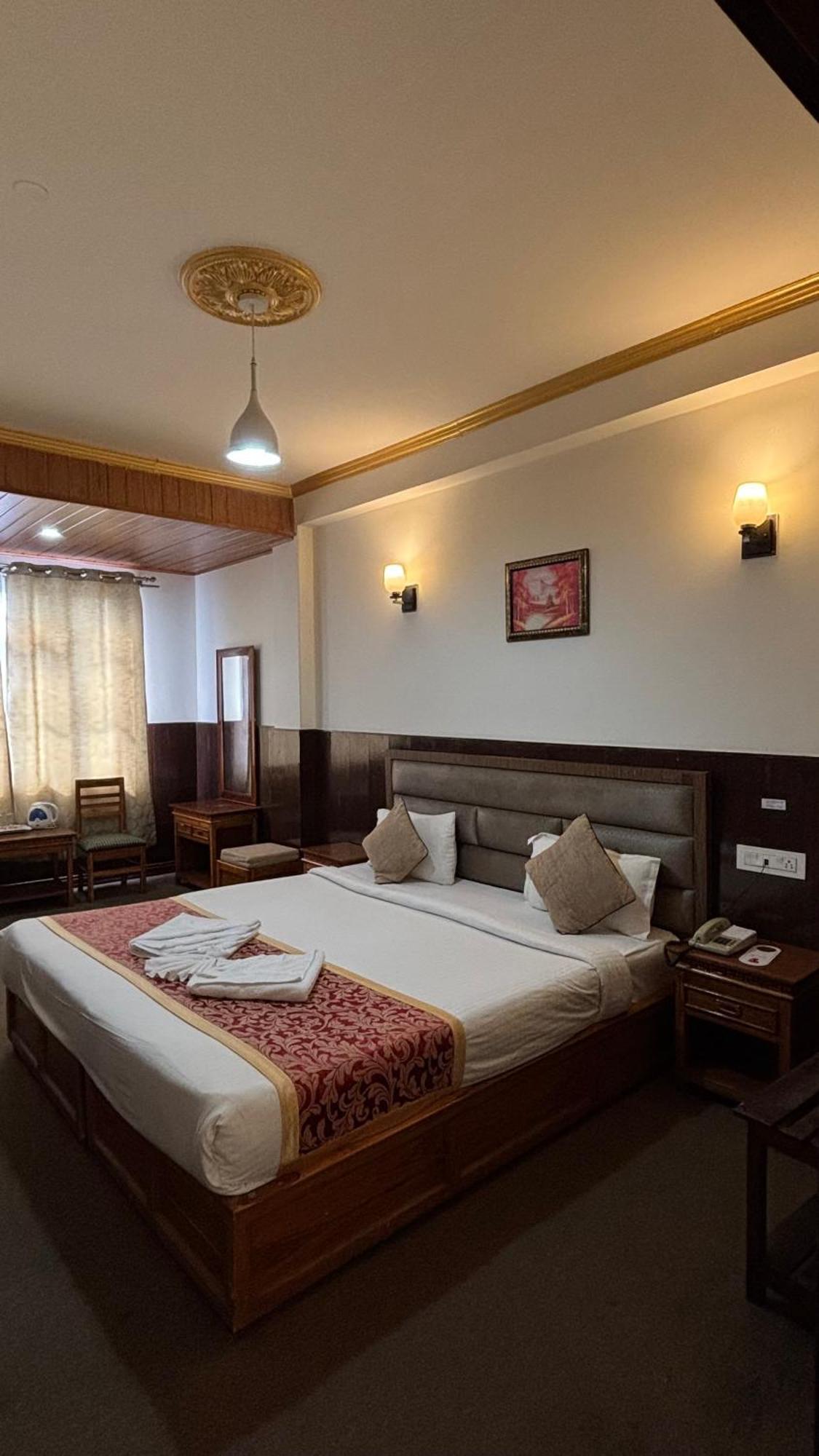Hotel Kasturi Palace & Restaurant Darjeeling Darjeeling  Exterior photo