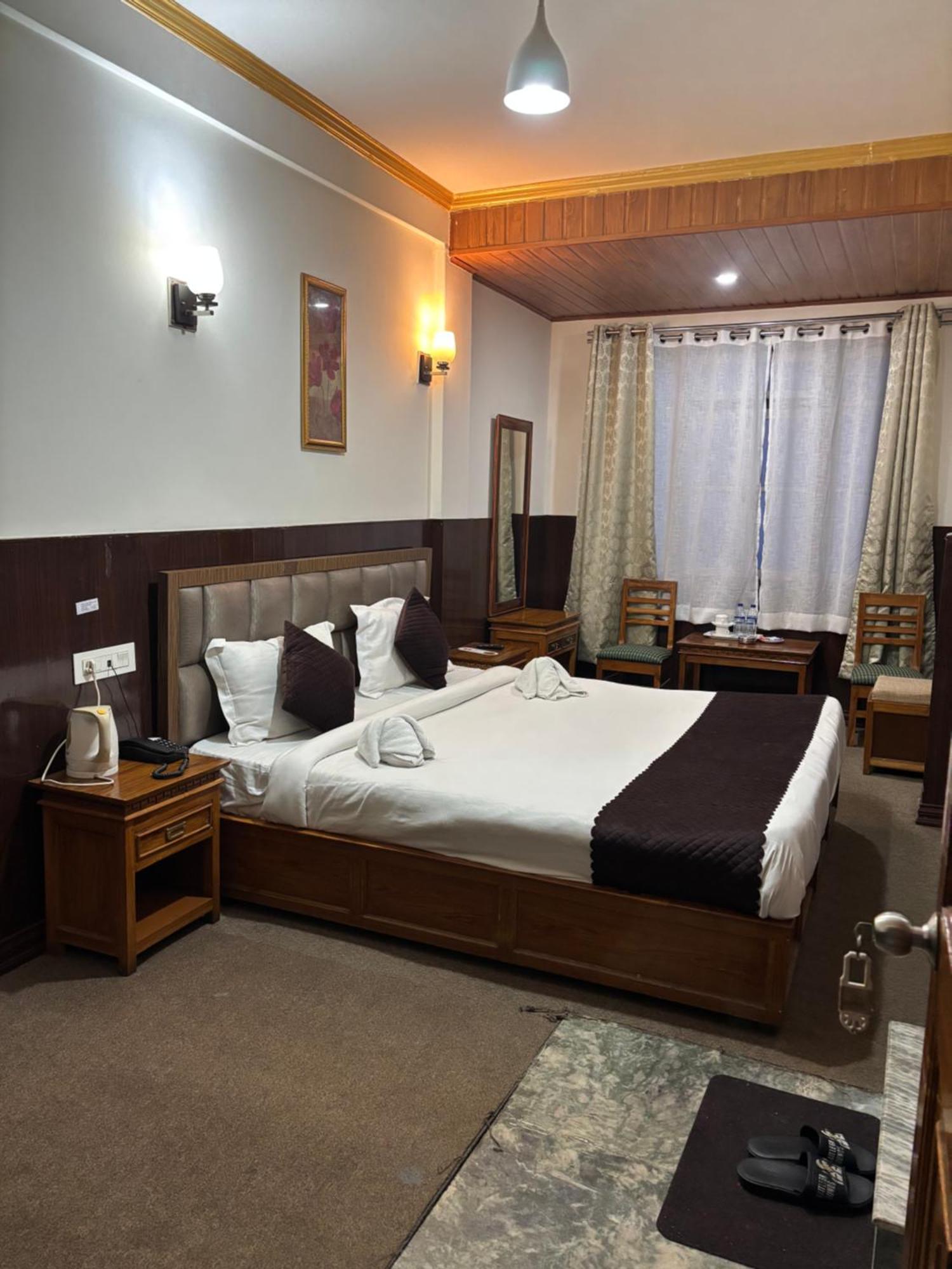Hotel Kasturi Palace & Restaurant Darjeeling Darjeeling  Exterior photo