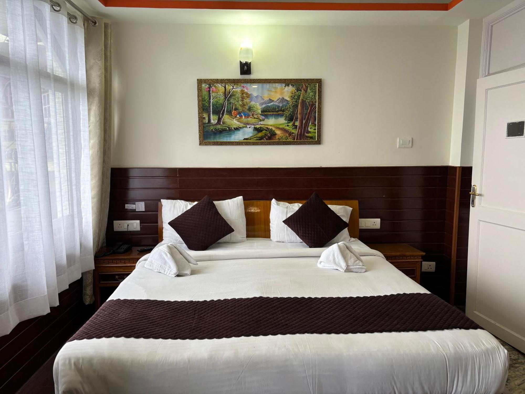 Hotel Kasturi Palace & Restaurant Darjeeling Darjeeling  Exterior photo
