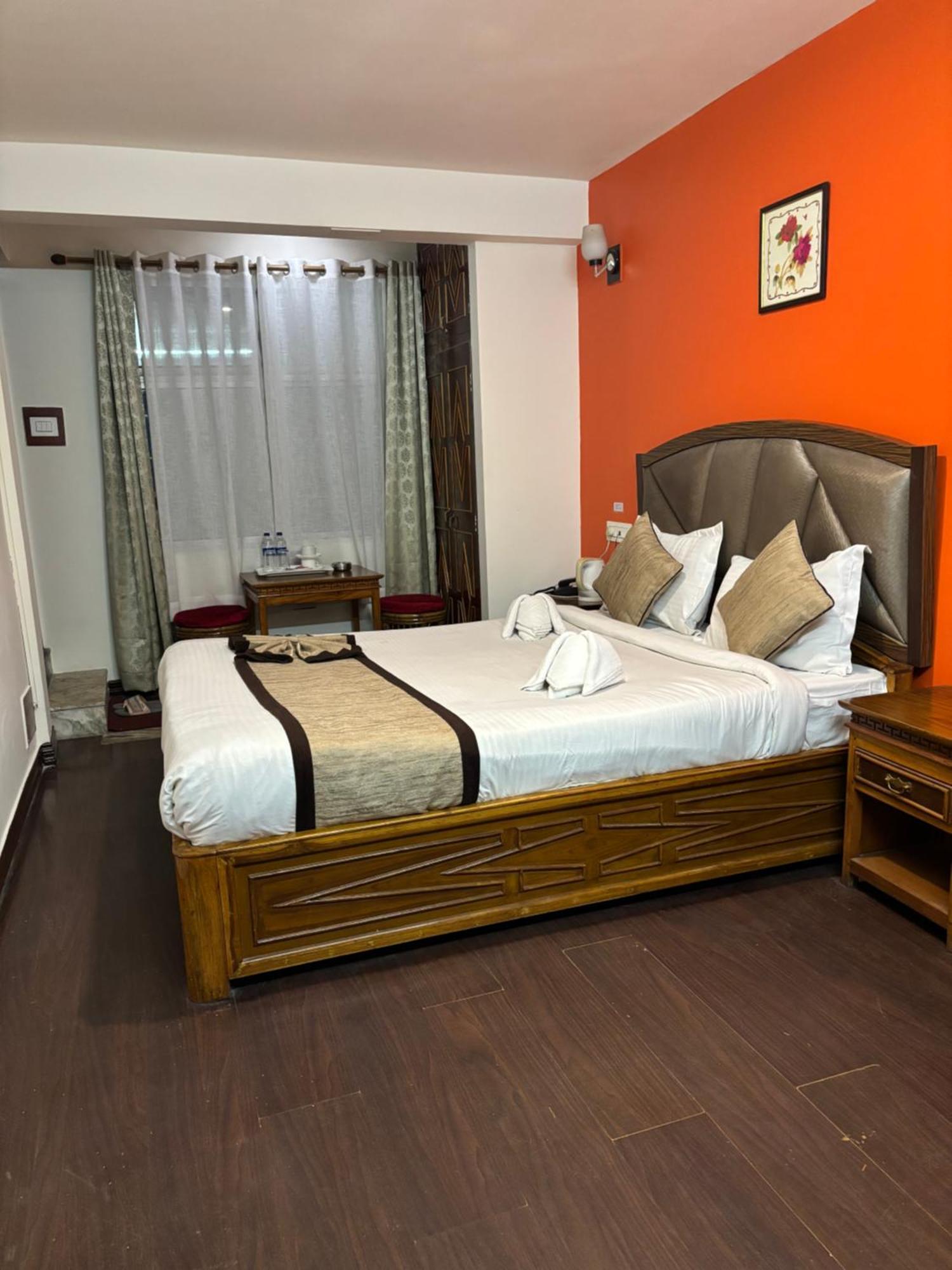 Hotel Kasturi Palace & Restaurant Darjeeling Darjeeling  Exterior photo