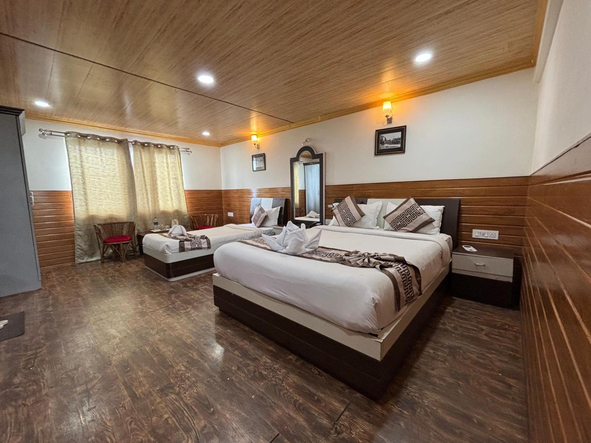 Hotel Kasturi Palace & Restaurant Darjeeling Darjeeling  Exterior photo