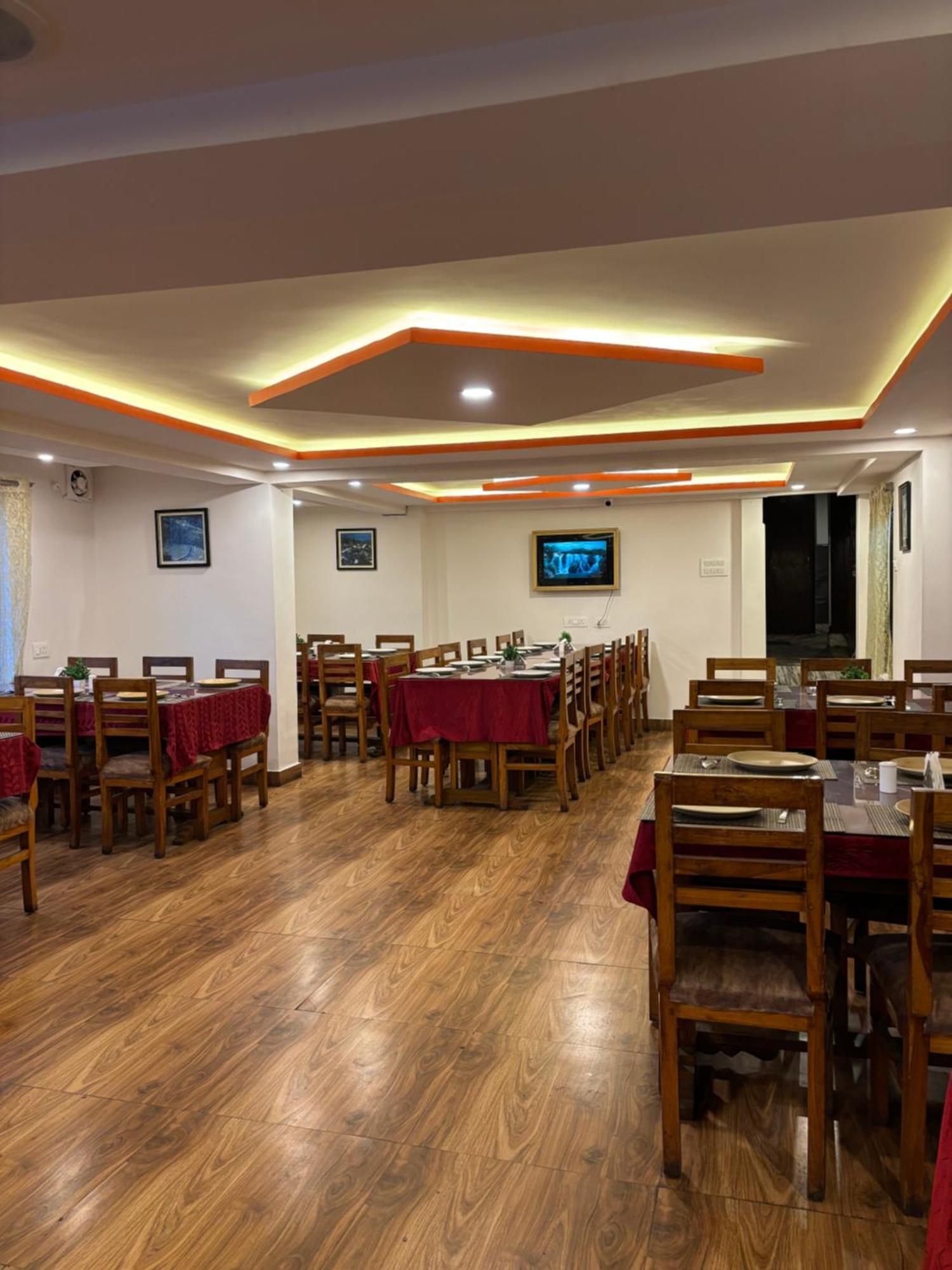 Hotel Kasturi Palace & Restaurant Darjeeling Darjeeling  Exterior photo