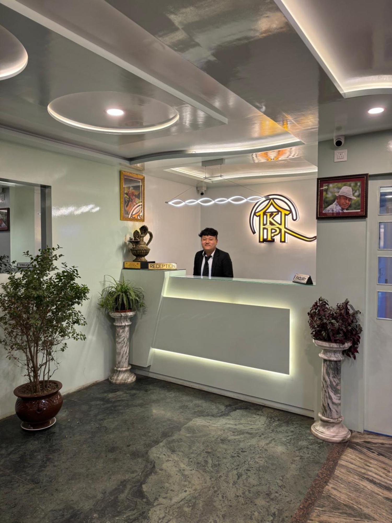 Hotel Kasturi Palace & Restaurant Darjeeling Darjeeling  Exterior photo